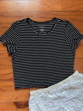 American Eagle Outfitters Crop Tee